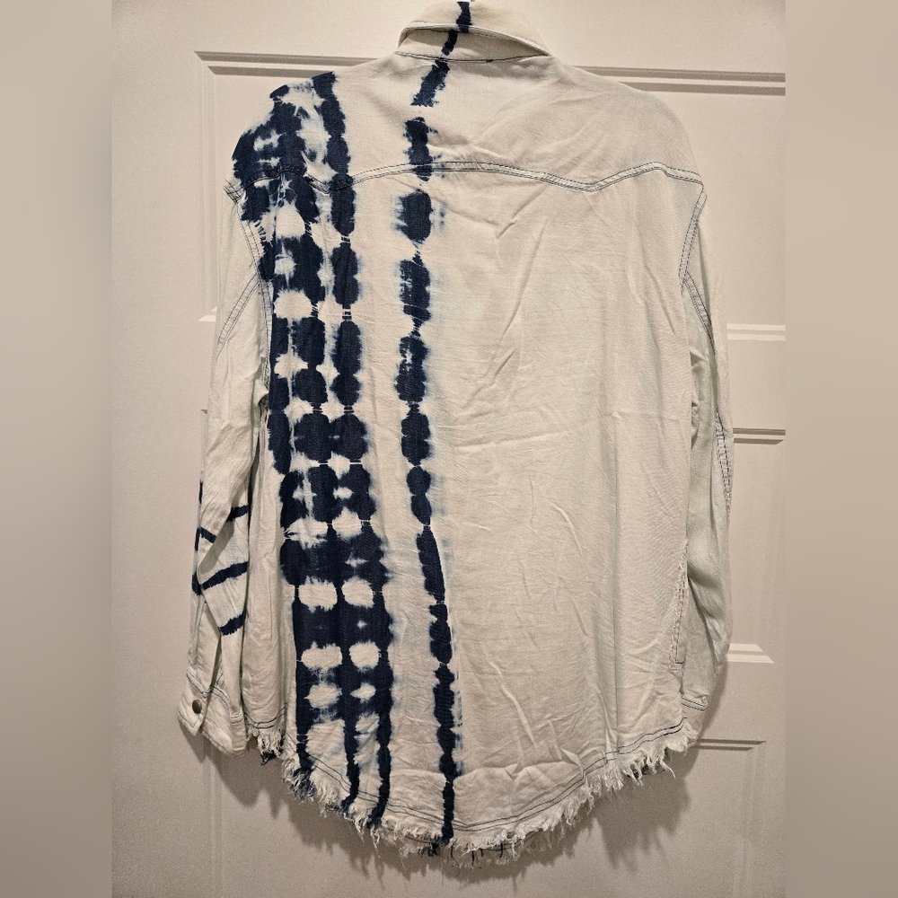 New Oli & Hali Tencel White Denim Shacket with Navy Tie-Dye Stripe - Picture 2 of 6